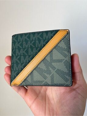 Michael Kors Men’s Wallet🎈🎈